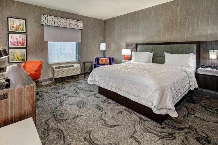 Hampton Inn Fresno Airport photo 2