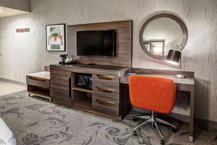 Hampton Inn Fresno Airport photo 3