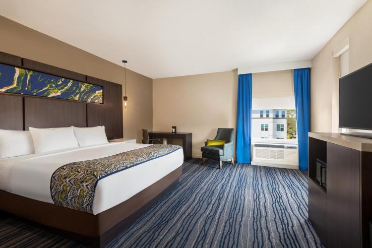 La Quinta Inn & Suites by Wyndham Orlando I-Drive Theme Parks photo 2