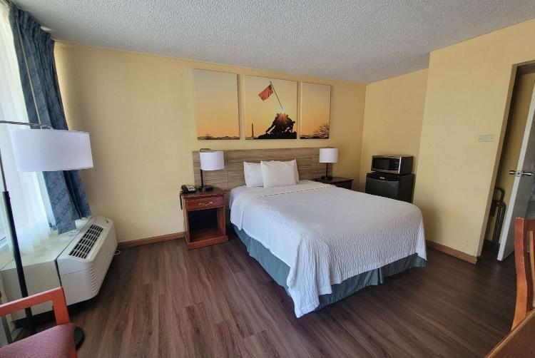 Days Inn by Wyndham Alexandria South photo 1
