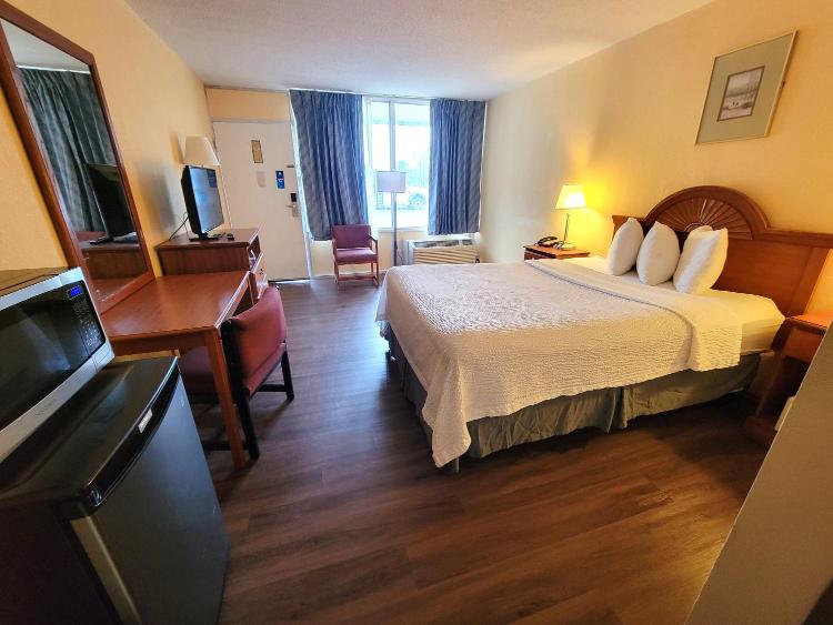 Days Inn by Wyndham Alexandria South photo 3