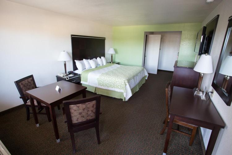 Days Inn by Wyndham Oceanside photo 1