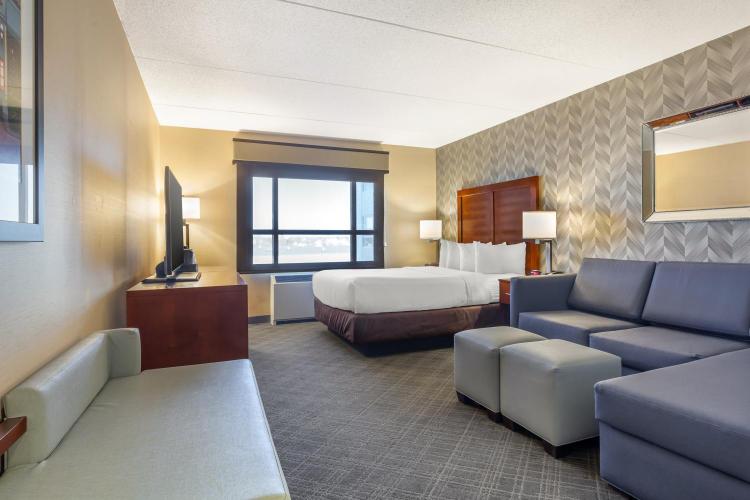 Comfort Inn & Suites Logan International Airport photo 1