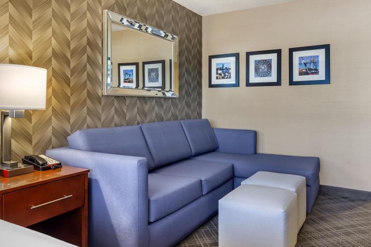 Comfort Inn & Suites Logan International Airport photo 2