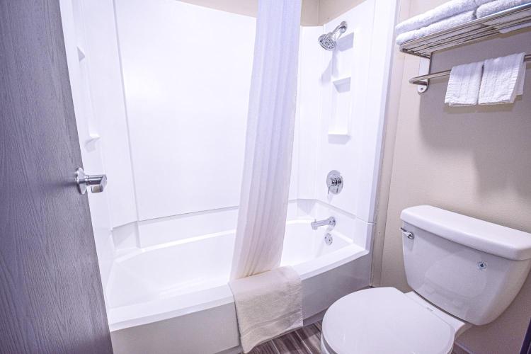 Days Inn & Suites by Wyndham Wisconsin Dells photo 2