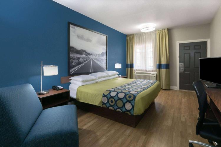 Super 8 by Wyndham San Antonio Near Fort Sam Houston photo 1