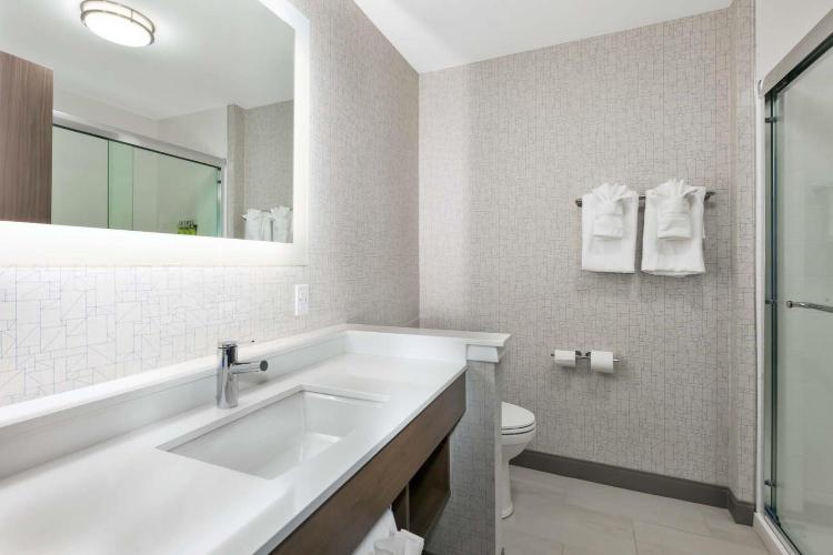 Holiday Inn Express & Suites - Grand Rapids Airport - South by IHG photo 1