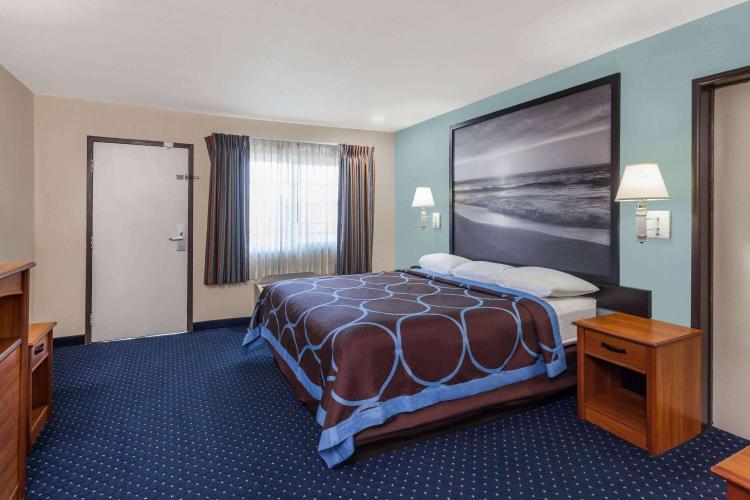 Super 8 by Wyndham El Cajon San Diego photo 1