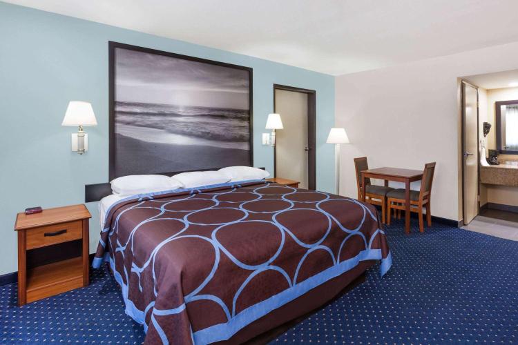 Super 8 by Wyndham El Cajon San Diego photo 3