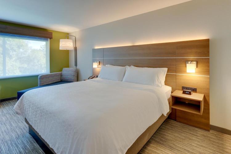 Holiday Inn Express & Suites - Roanoke – Civic Center photo 3