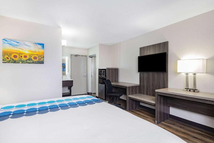Wingate by Wyndham Wichita Airport photo 1