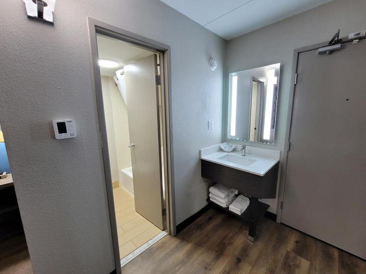 Wingate by Wyndham Wichita Airport photo 3