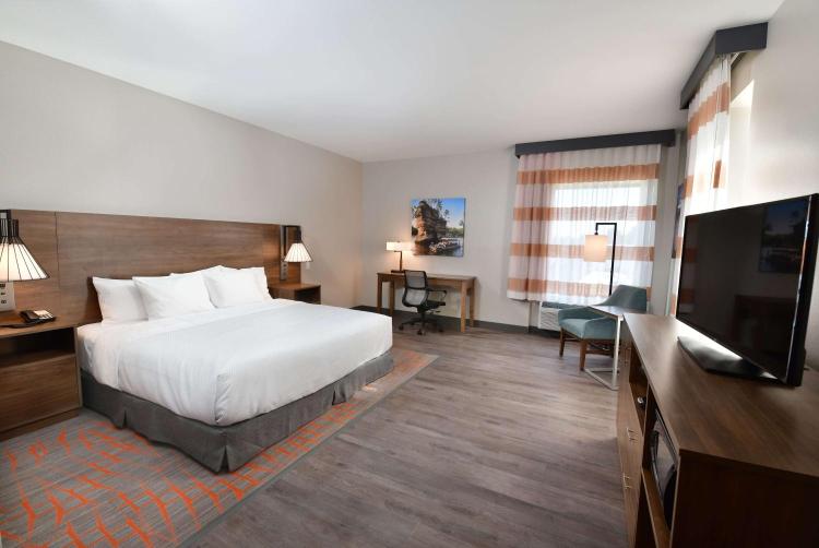 La Quinta Inn & Suites by Wyndham Wisconsin Dells- Lake Delton photo 3