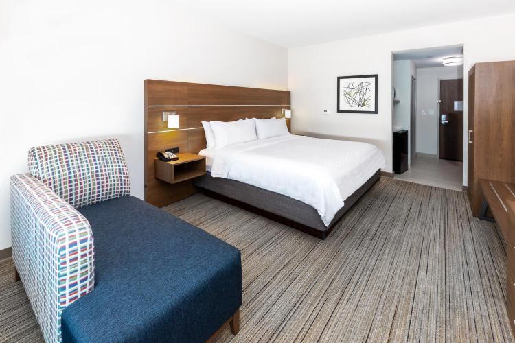 Holiday Inn Express & Suites - Stafford NW - Sugar Land by IHG photo 2