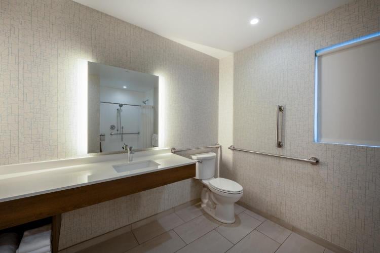Holiday Inn Express & Suites - Gilbert - Mesa Gateway Airport photo 2
