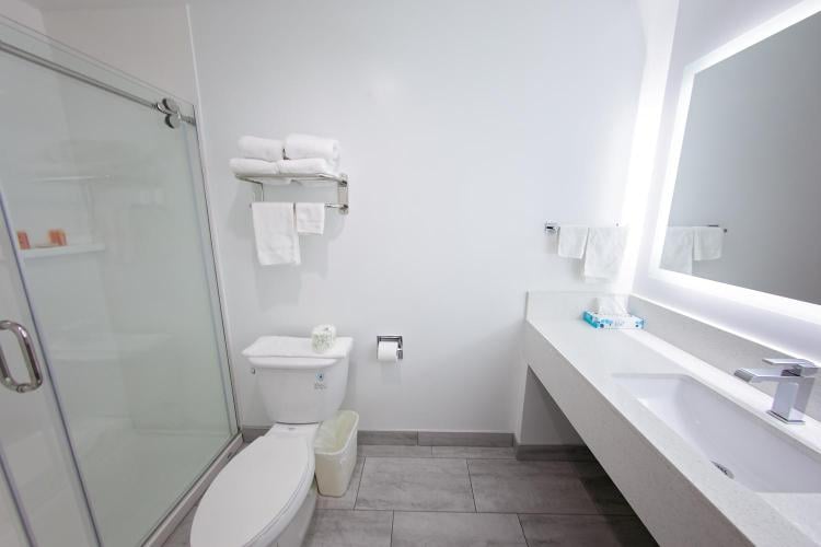 Travelodge Inn & Suites by Wyndham West Covina photo 3