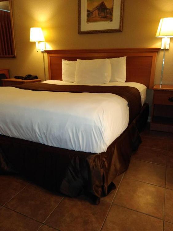 Knights Inn San Antonio near Frost Bank Center photo 2