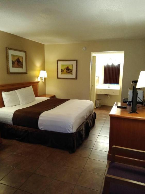 Knights Inn San Antonio near Frost Bank Center photo 3