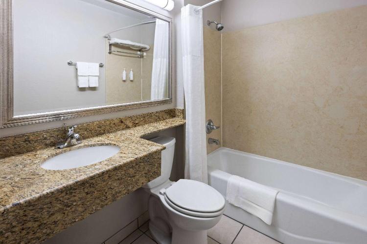 Days Inn by Wyndham Jackson Downtown photo 3