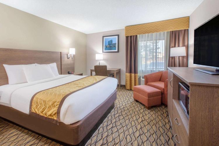 Baymont by Wyndham Grand Rapids Airport photo 2
