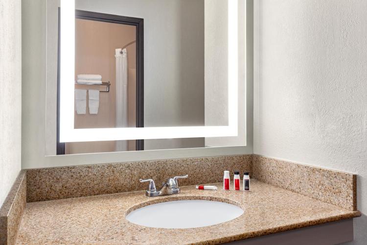 Days Inn by Wyndham Kansas City International Airport photo 3