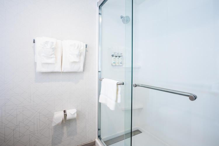 Holiday Inn Express & Suites Charlottesville by IHG photo 2