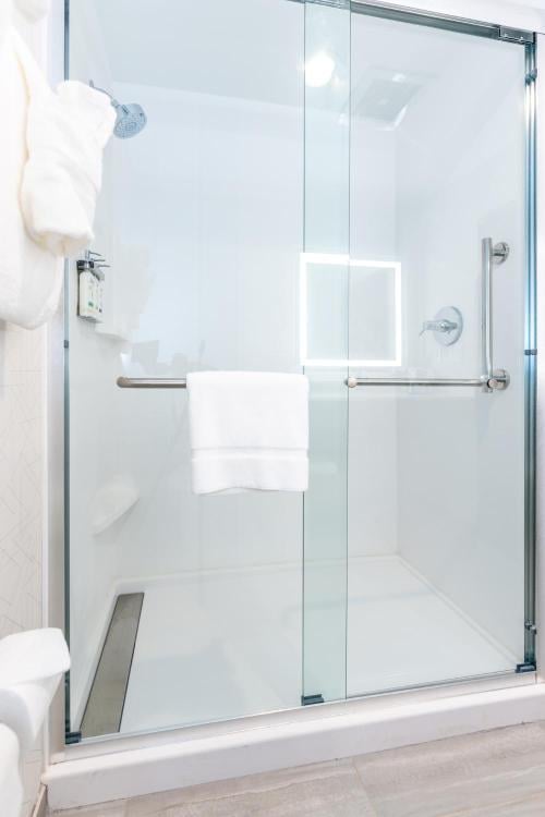Holiday Inn Express & Suites Charlottesville by IHG photo 3