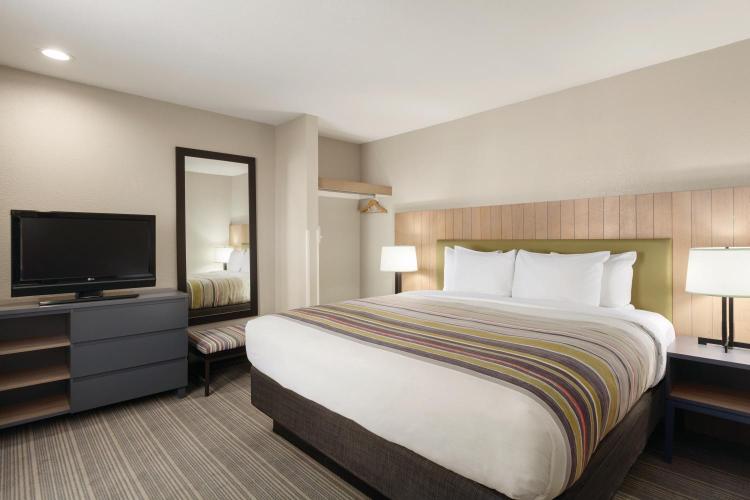 Country Inn & Suites by Radisson, Bakersfield, CA photo 3