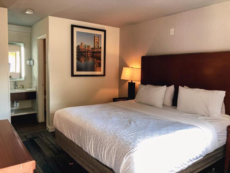 Super 8 by Wyndham San Jose Airport photo 2