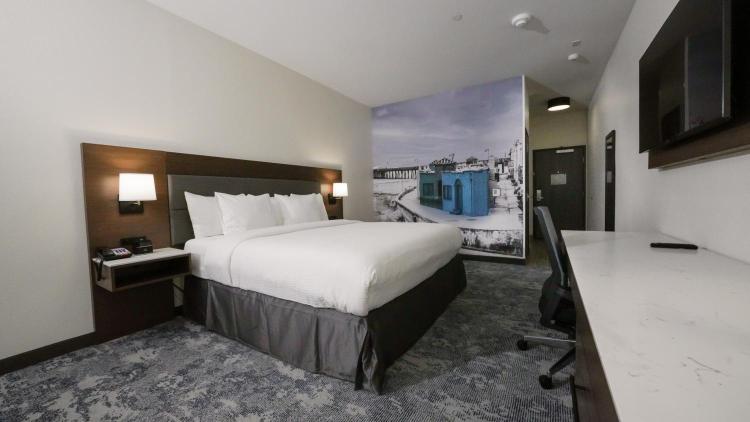 La Quinta Inn & Suites by Wyndham Santa Cruz photo 2