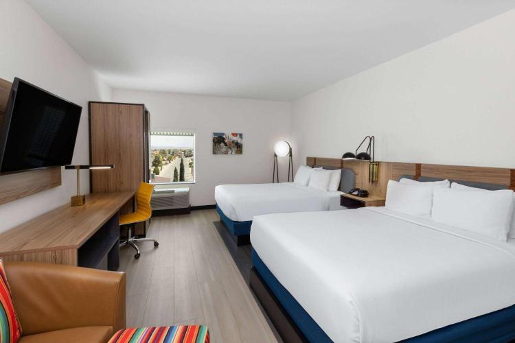 La Quinta Inn & Suites by Wyndham El Paso East Loop-375 photo 1