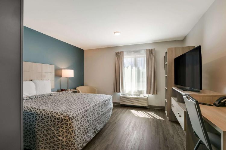 WoodSpring Suites Knoxville - Cedar Bluff photo 2