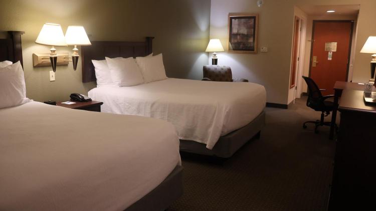 Wingate by Wyndham Peoria - Complimentary Area Shuttle photo 3