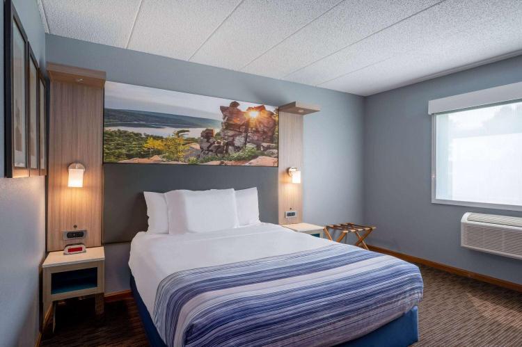 AmericInn by Wyndham Eau Claire photo 1