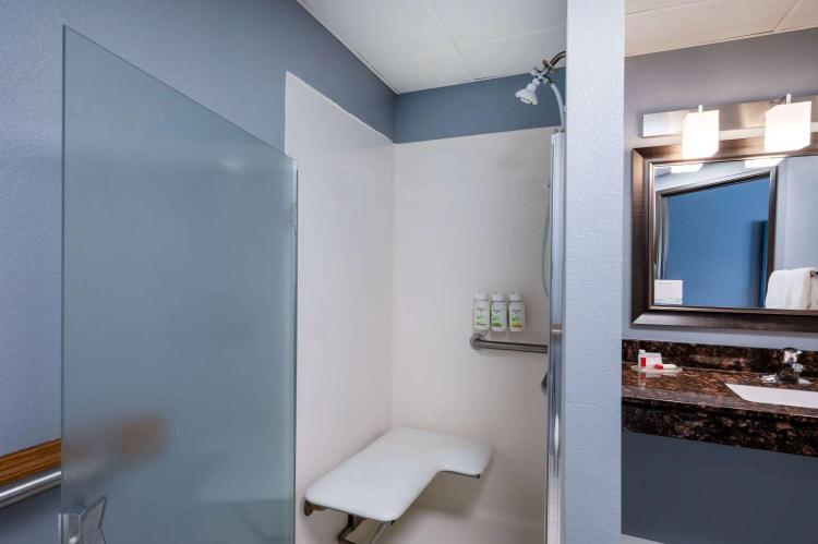 AmericInn by Wyndham Eau Claire photo 2
