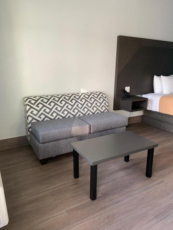 LiV Inn & Suites Houston photo 2