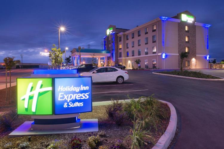 Holiday Inn Express & Suites Bakersfield Airport by IHG photo 1