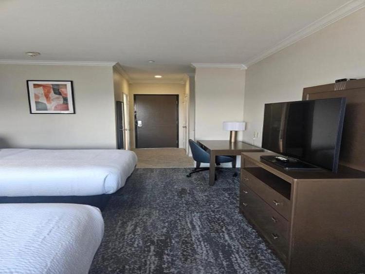 Wyndham Lake Charles photo 2