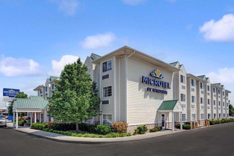 Microtel Inn & Suites by Wyndham Indianapolis Airport photo 1