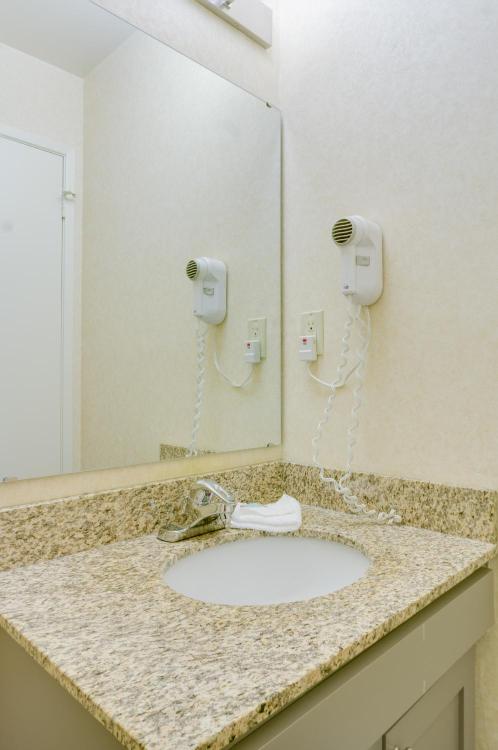 Travelodge by Wyndham San Francisco Bay photo 3