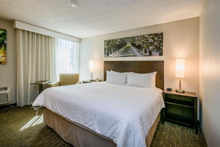 Wyndham Garden Fresno Yosemite Airport photo 2