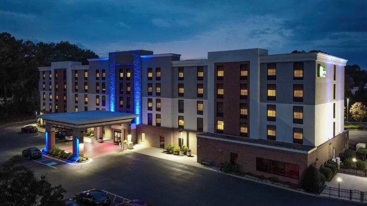 Holiday Inn Express & Suites Newport News by IHG photo 1