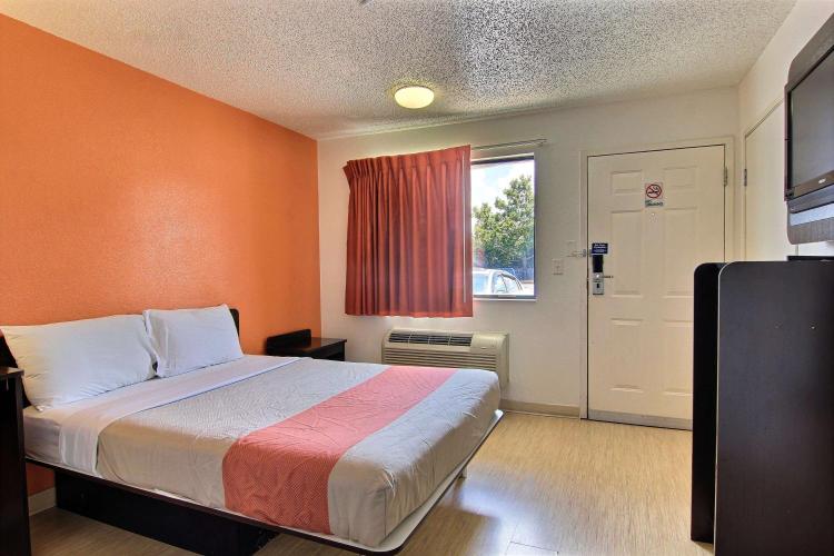 Motel 6-Austin, TX - North Central photo 3