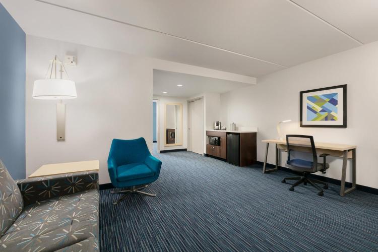 Holiday Inn Express Hotel & Suites Norfolk Airport by IHG photo 2