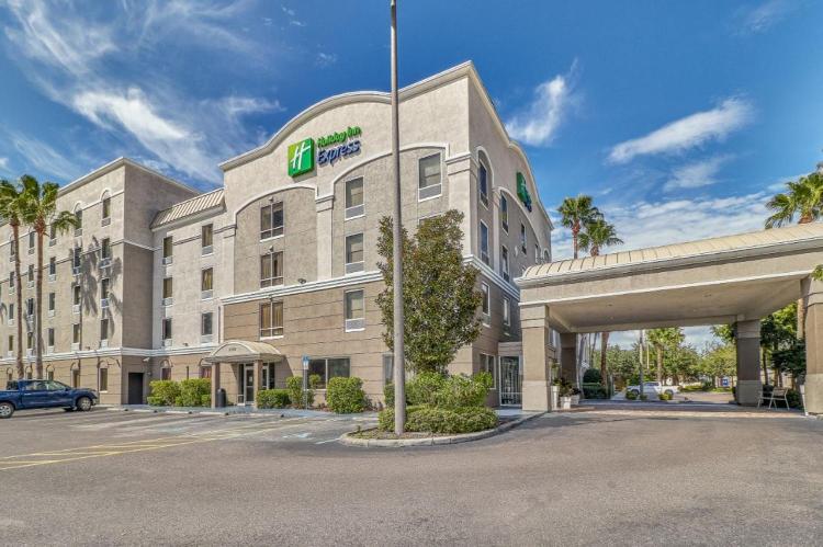 Holiday Inn Express Hotel & Suites Clearwater US 19 North by IHG photo 1