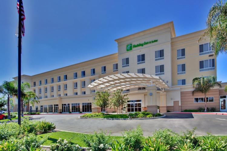 Holiday Inn & Suites Bakersfield by IHG photo 1