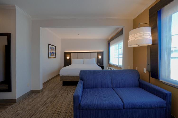 Holiday Inn Express & Suites Santa Clara - Silicon Valley by IHG photo 2