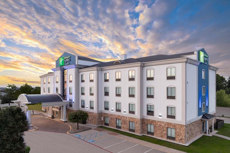 Holiday Inn Express & Suites - Denton North by IHG photo 1