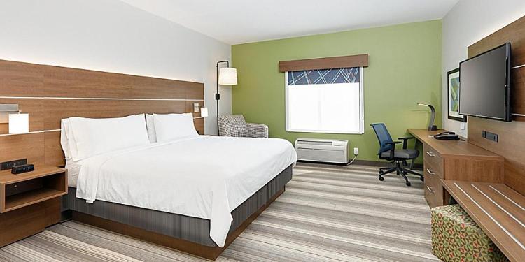 Holiday Inn Express & Suites - Denton North by IHG photo 2