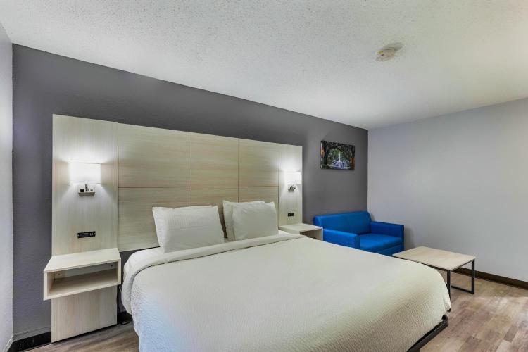 Days Inn by Wyndham Savannah Gateway I-95 photo 3